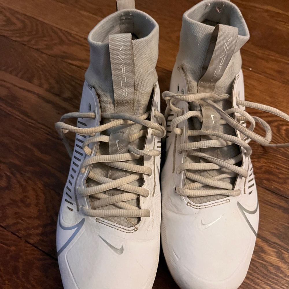 Nile Vapor Edge football cleats